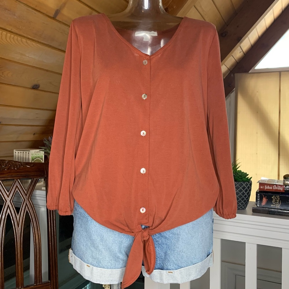 Rust colored button tie front blouse - Picture 2 of 10
